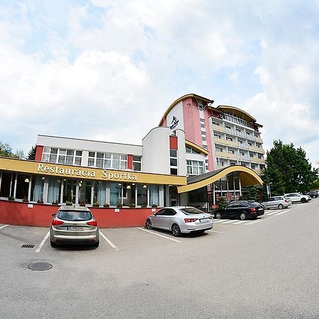 Alexandra Sport Hotel Púchov Eksteriør bilde