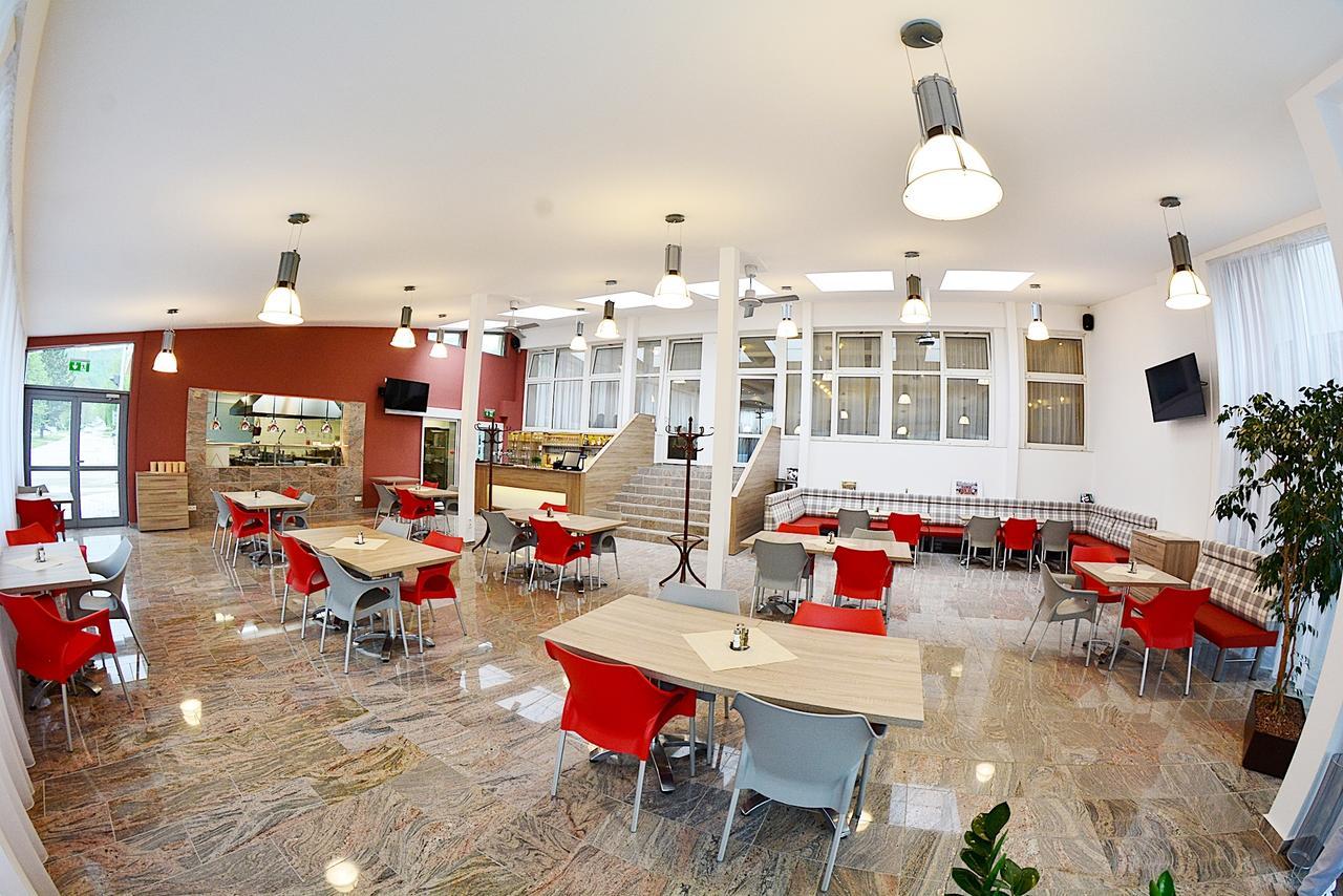 Alexandra Sport Hotel Púchov Eksteriør bilde