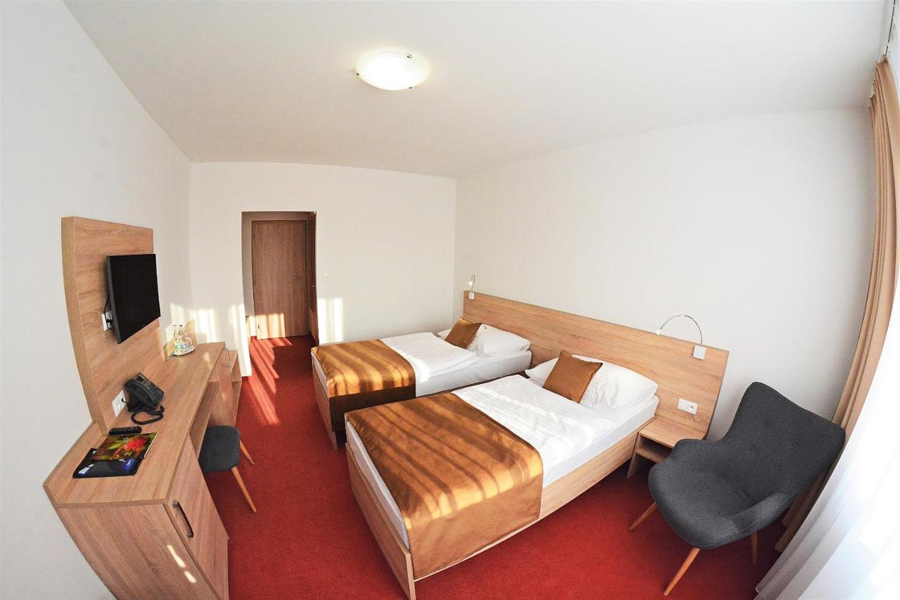 Alexandra Sport Hotel Púchov Eksteriør bilde